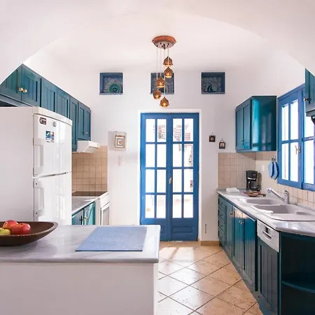 The At Kastelli Bay, Luxury Waterfront Villa Arginonda